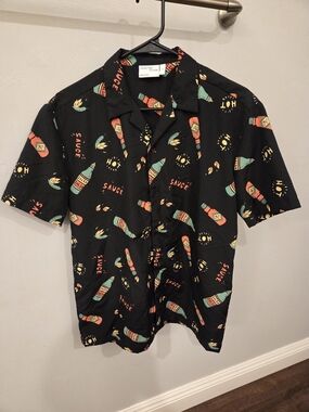 Black Short-Sleeve Hot Sauce Print Shirt